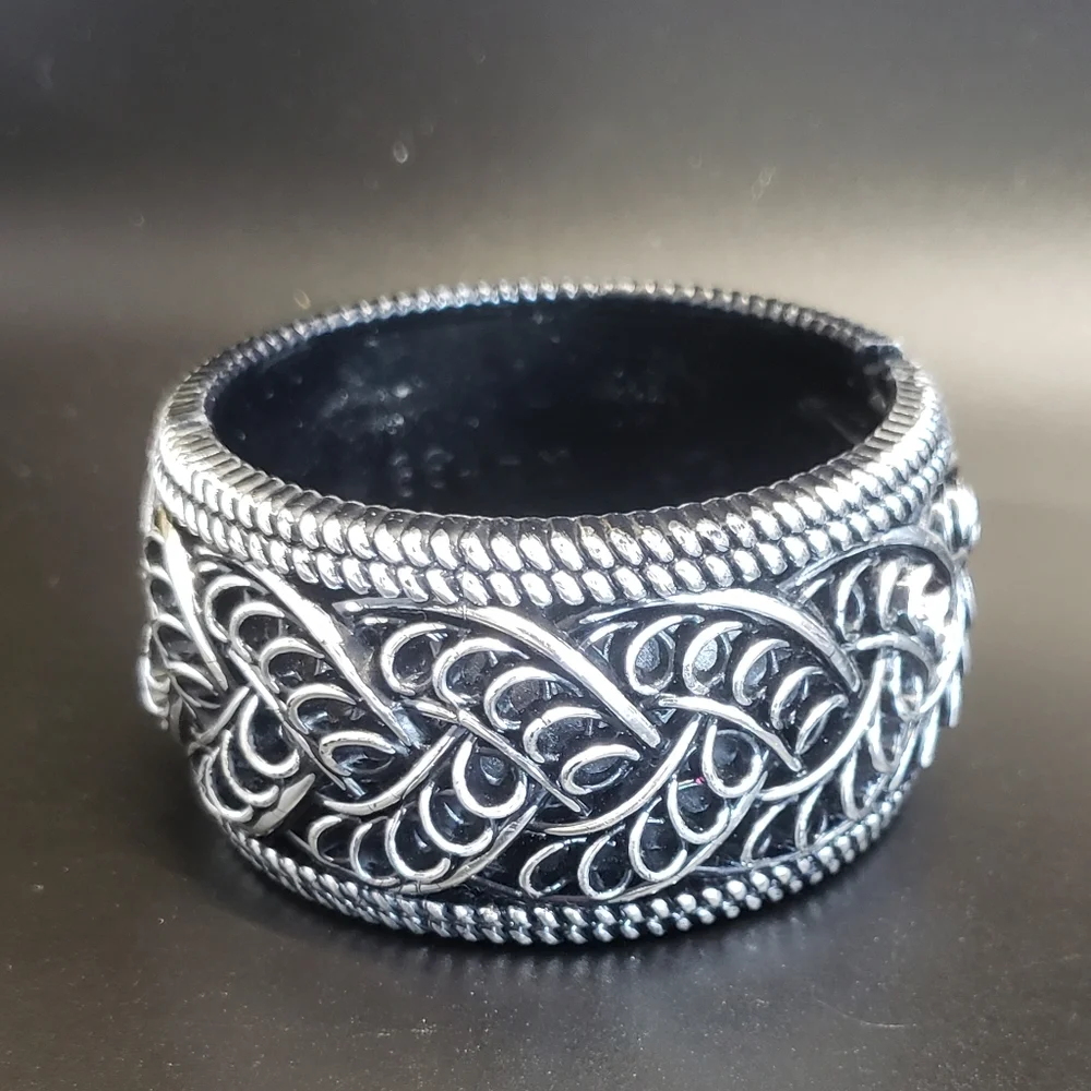 Unique Silver Swirl Acrylic Light Weight Hinge Bracelet